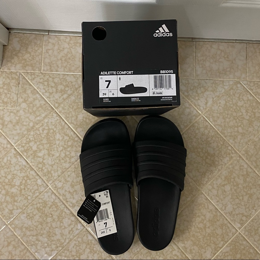 Adidas adilette comfort slides, black. Women’s size 7. NWT